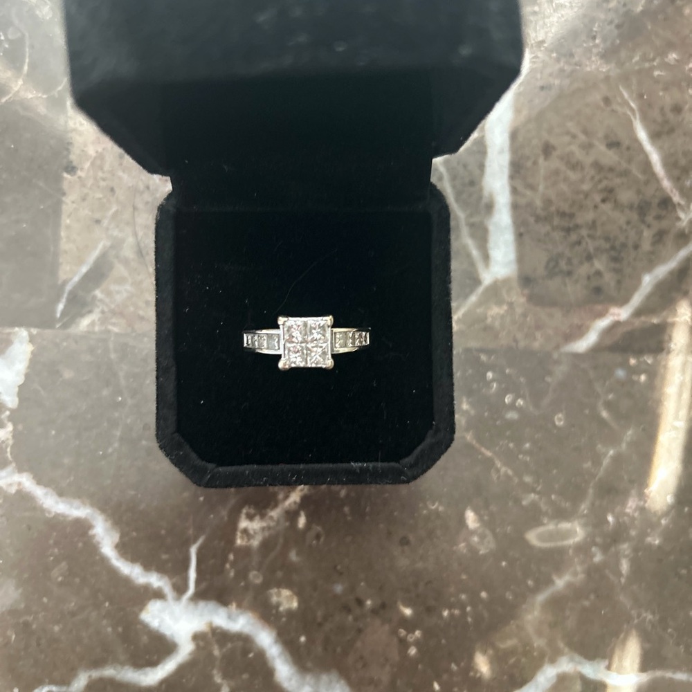 Kay Jewelers Elegant white gold diamond ring